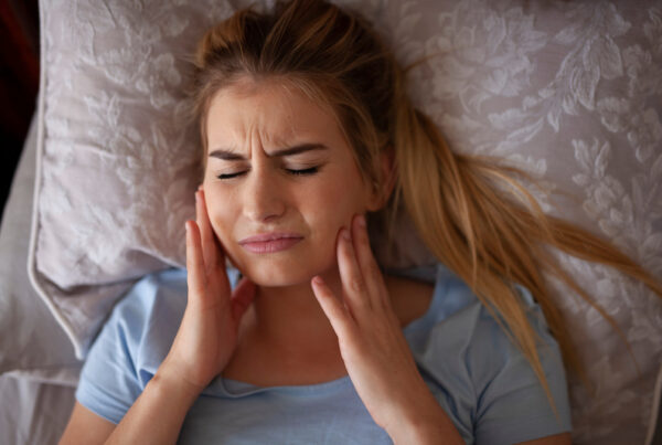 Jaw pain after waking up or sleeping, TMJ Bruxisum, teeth grindi
